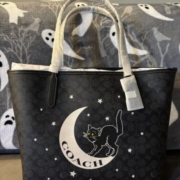 💕💕City Tote In Signature Canvas With Halloween Graphic Bag Purse - Picture 1 of 5